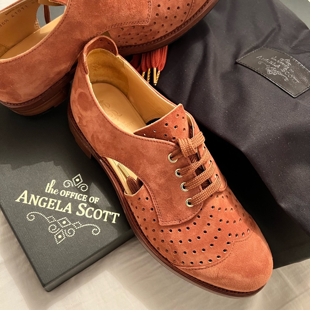 The Office of Angela Scott - Picture 1 of 8